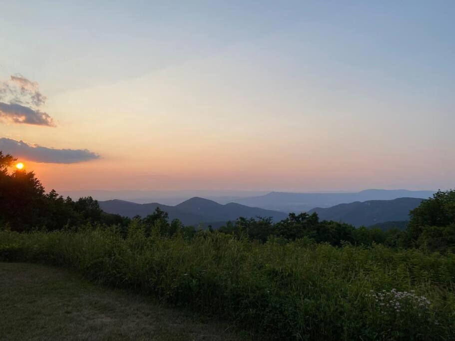 Apartment Getaway Near National Park Cozy Space! Shenandoah